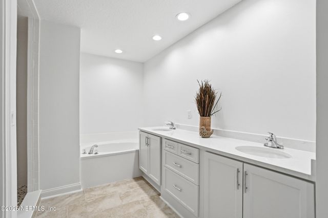 100 BERMUDA BAY Circle 105, Ponte Vedra Beach, FL 32082