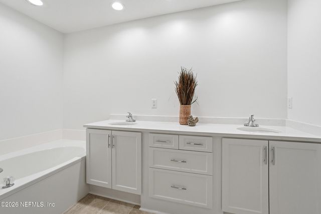 100 BERMUDA BAY Circle 105, Ponte Vedra Beach, FL 32082
