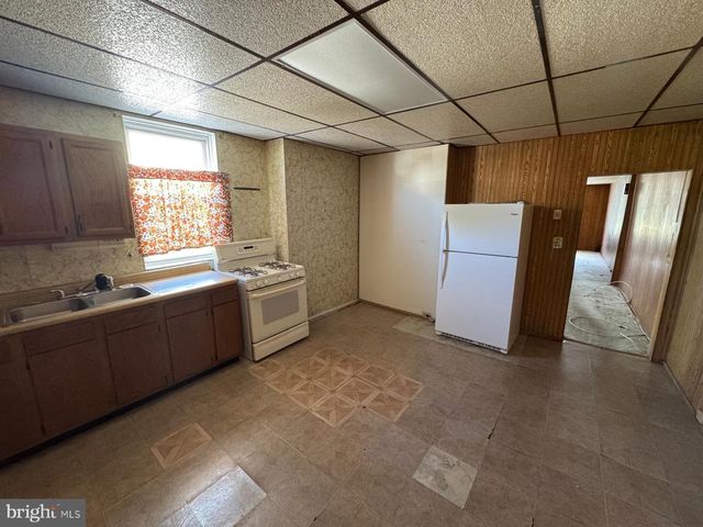 2826 WINCHESTER ST, Baltimore, MD 21216