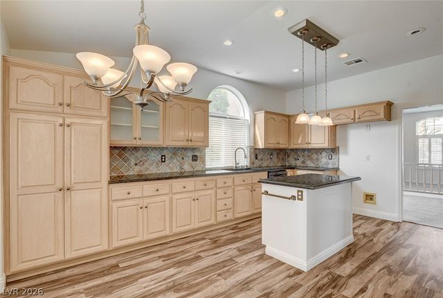 7901 Waterfalls Avenue, Las Vegas, NV 89128