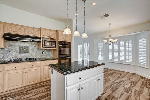 7901 Waterfalls Avenue, Las Vegas, NV 89128