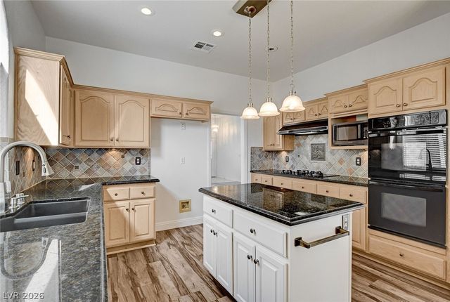 7901 Waterfalls Avenue, Las Vegas, NV 89128