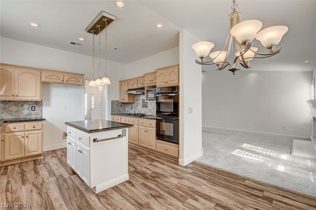 7901 Waterfalls Avenue, Las Vegas, NV 89128