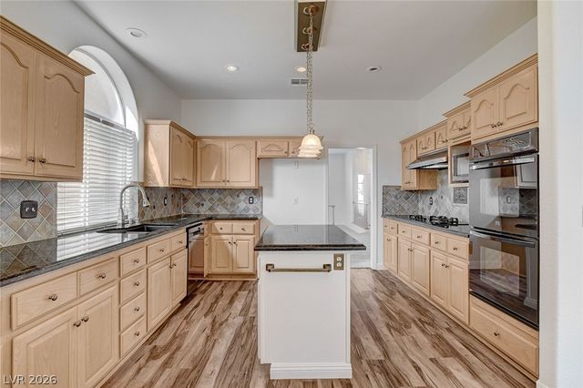 7901 Waterfalls Avenue, Las Vegas, NV 89128