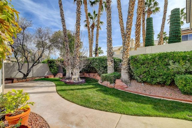 7901 Waterfalls Avenue, Las Vegas, NV 89128