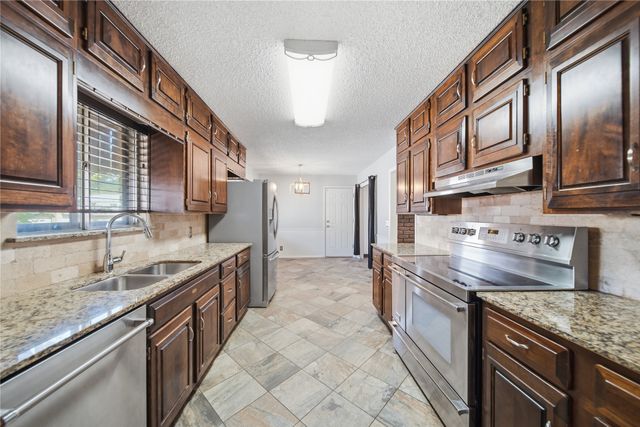 5811 E 61st Place, Tulsa, OK 74136