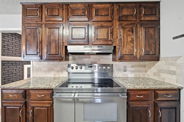 5811 E 61st Place, Tulsa, OK 74136