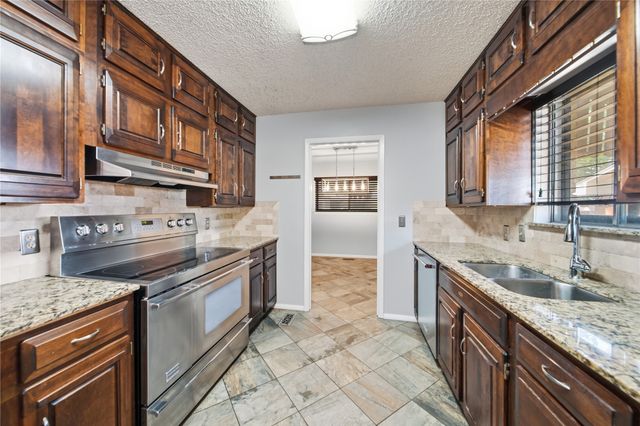 5811 E 61st Place, Tulsa, OK 74136