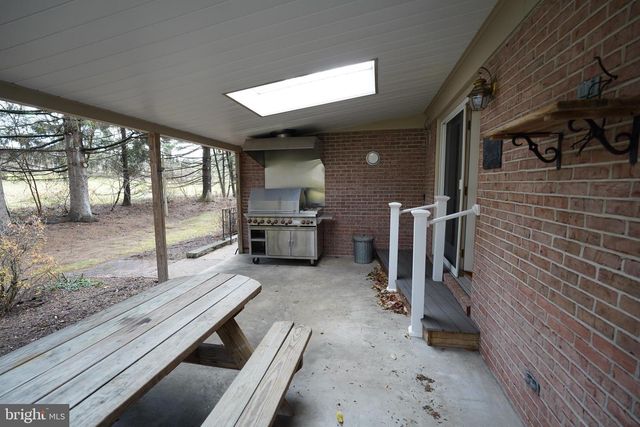 212 SENECA CIR, State College, PA 16801