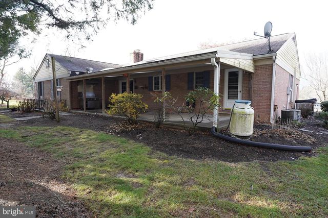 212 SENECA CIR, State College, PA 16801