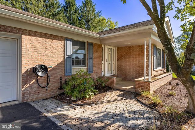 212 SENECA CIR, State College, PA 16801