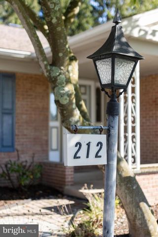 212 SENECA CIR, State College, PA 16801