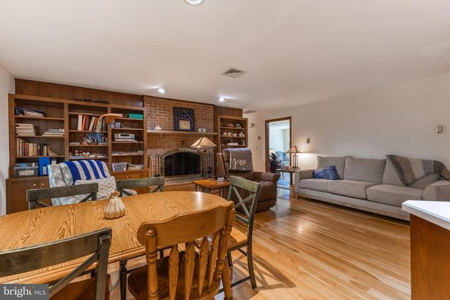 212 SENECA CIR, State College, PA 16801