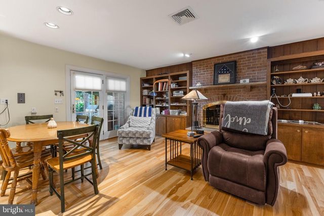 212 SENECA CIR, State College, PA 16801