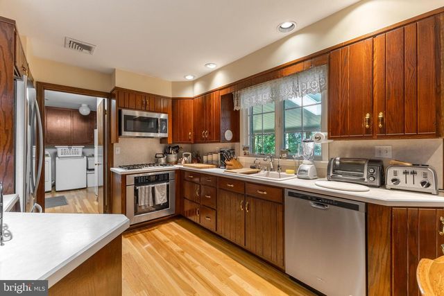 212 SENECA CIR, State College, PA 16801