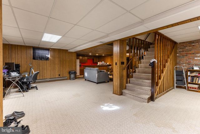 212 SENECA CIR, State College, PA 16801