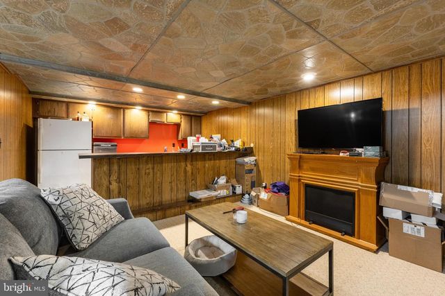 212 SENECA CIR, State College, PA 16801