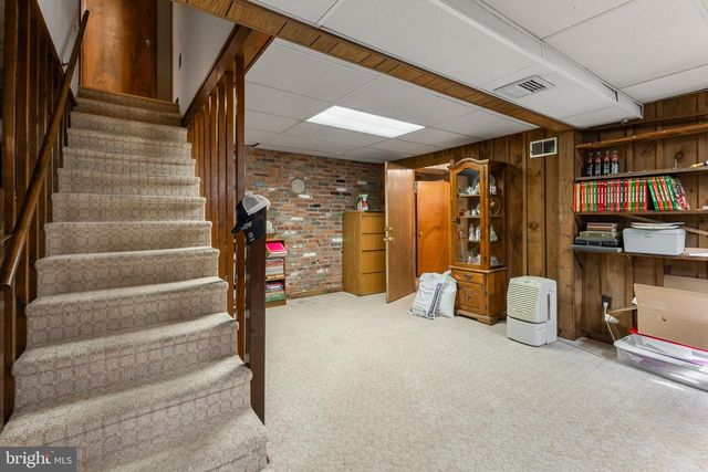 212 SENECA CIR, State College, PA 16801