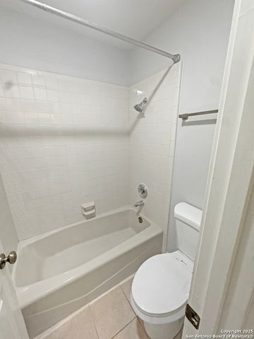 210 Circle St Apt 5, Alamo Heights, TX 78209