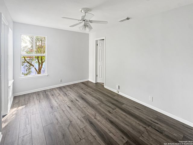 210 Circle St Apt 5, Alamo Heights, TX 78209