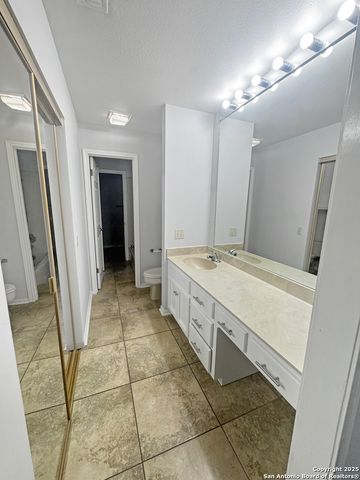 210 Circle St Apt 5, Alamo Heights, TX 78209