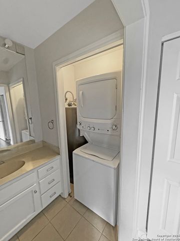 210 Circle St Apt 5, Alamo Heights, TX 78209