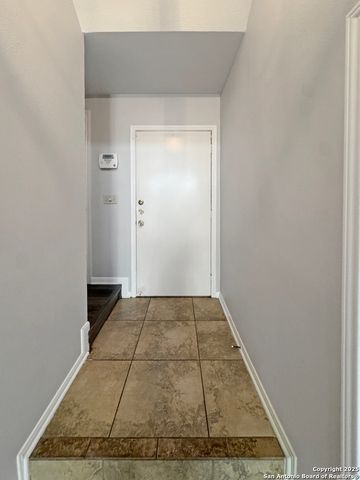 210 Circle St Apt 5, Alamo Heights, TX 78209