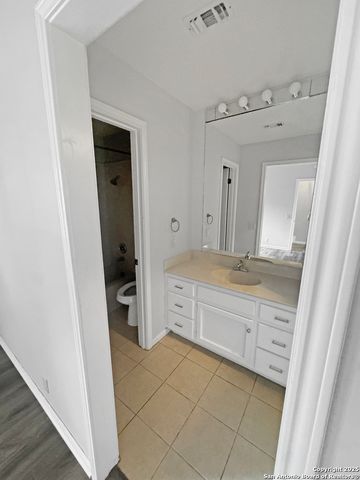210 Circle St Apt 5, Alamo Heights, TX 78209