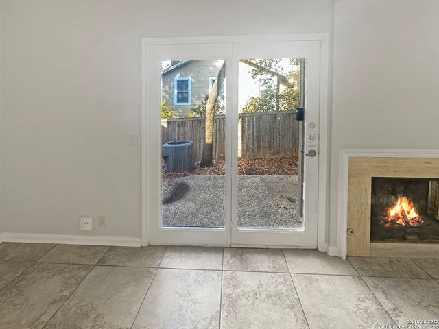 210 Circle St Apt 5, Alamo Heights, TX 78209