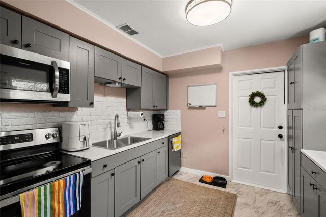 315 W LAMBRIGHT STREET, Tampa, FL 33604