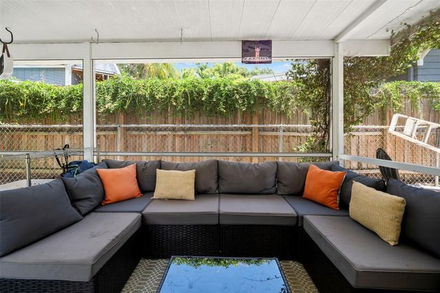 315 W LAMBRIGHT STREET, Tampa, FL 33604