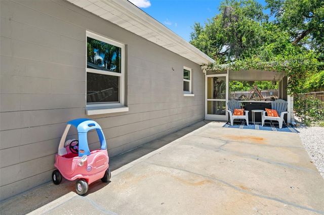 315 W LAMBRIGHT STREET, Tampa, FL 33604