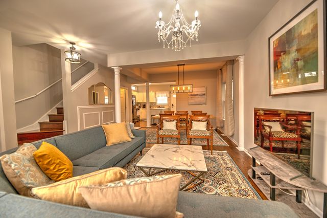 2718 W Washington Boulevard, Chicago, IL 60612