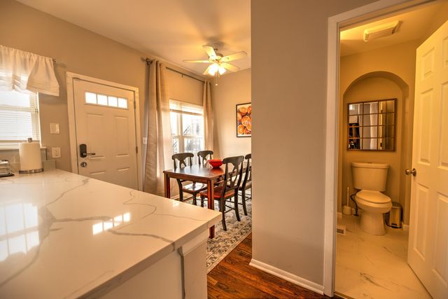 2718 W Washington Boulevard, Chicago, IL 60612