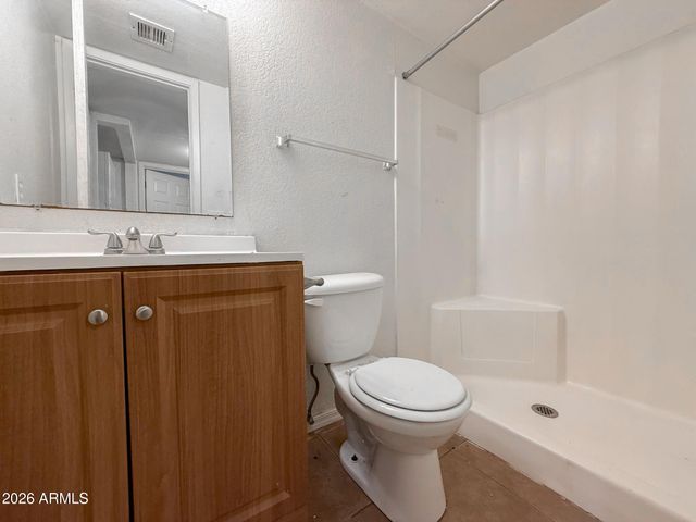 2833 E KATHLEEN Road Apt 203, Phoenix, AZ 85032