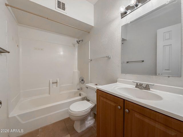 2833 E KATHLEEN Road Apt 203, Phoenix, AZ 85032