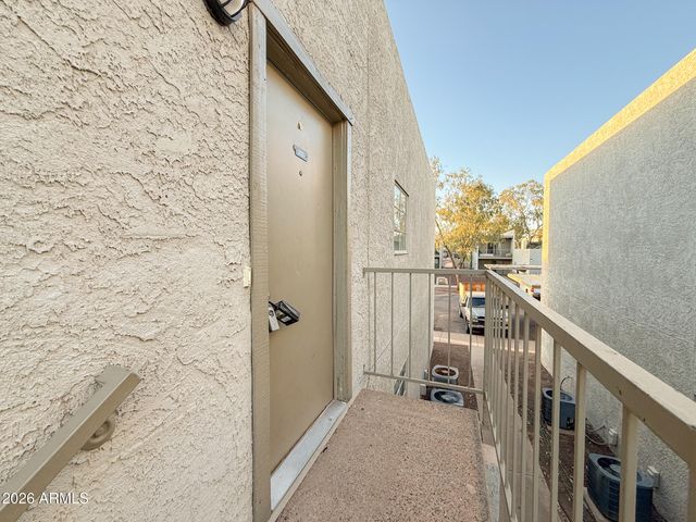 2833 E KATHLEEN Road Apt 203, Phoenix, AZ 85032