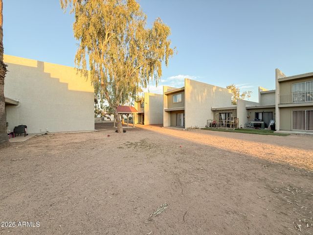 2833 E KATHLEEN Road Apt 203, Phoenix, AZ 85032