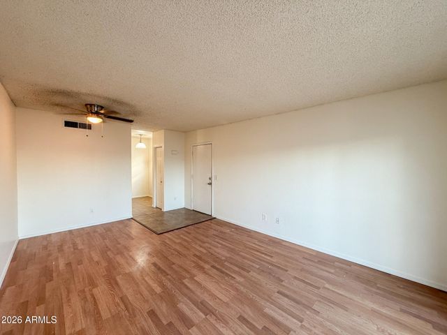 2833 E KATHLEEN Road Apt 203, Phoenix, AZ 85032