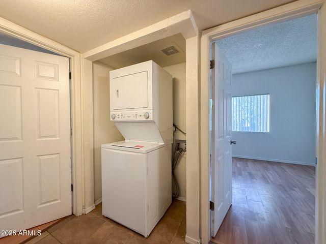2833 E KATHLEEN Road Apt 203, Phoenix, AZ 85032