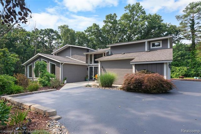 5728 Eggert Place, Brighton, MI 48116