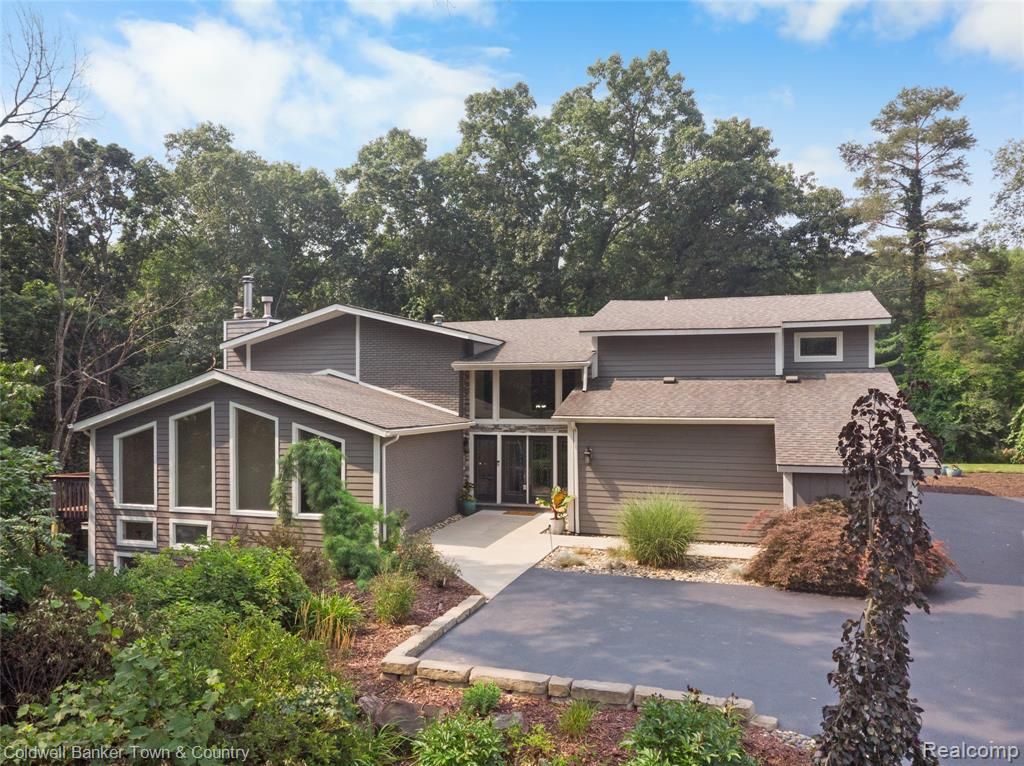 5728 Eggert Place, Brighton, MI 48116