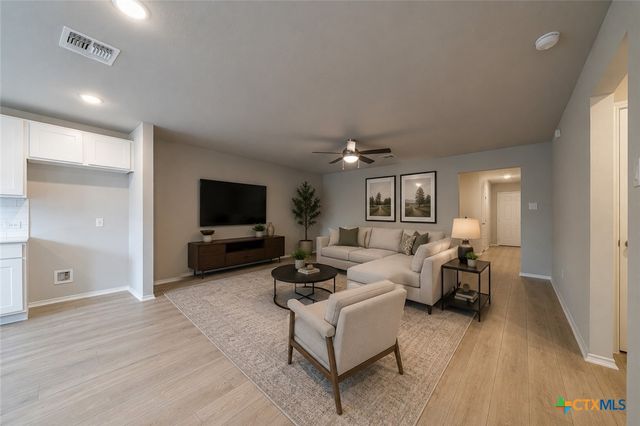 240 West Martindale, Seguin, TX 78155