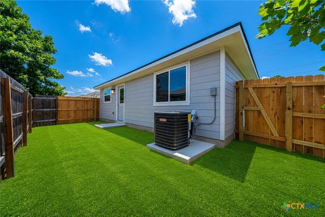 240 West Martindale, Seguin, TX 78155