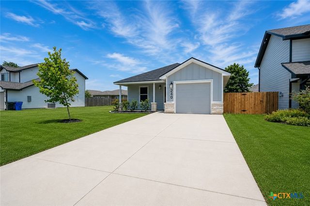 240 West Martindale, Seguin, TX 78155