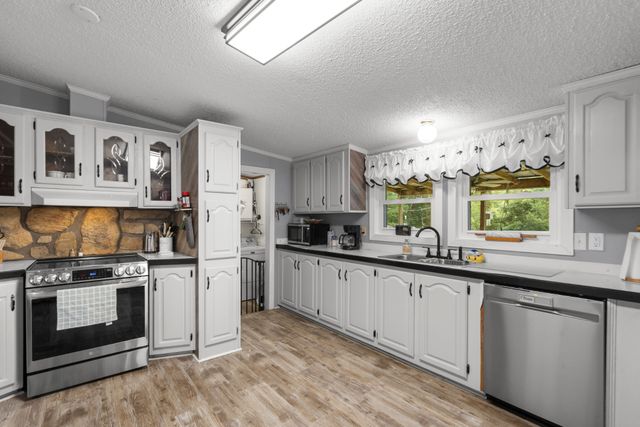 6560 Piney River Rd, Bon Aqua, TN 37025