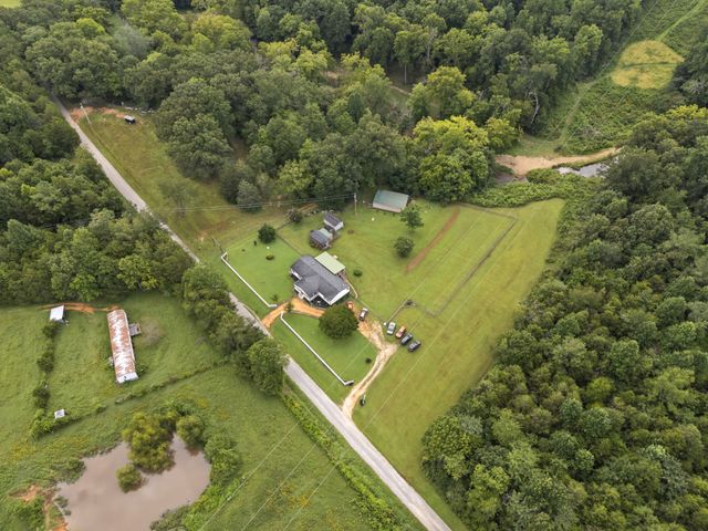 6560 Piney River Rd, Bon Aqua, TN 37025