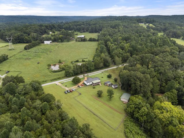 6560 Piney River Rd, Bon Aqua, TN 37025