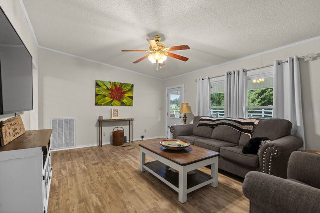 6560 Piney River Rd, Bon Aqua, TN 37025