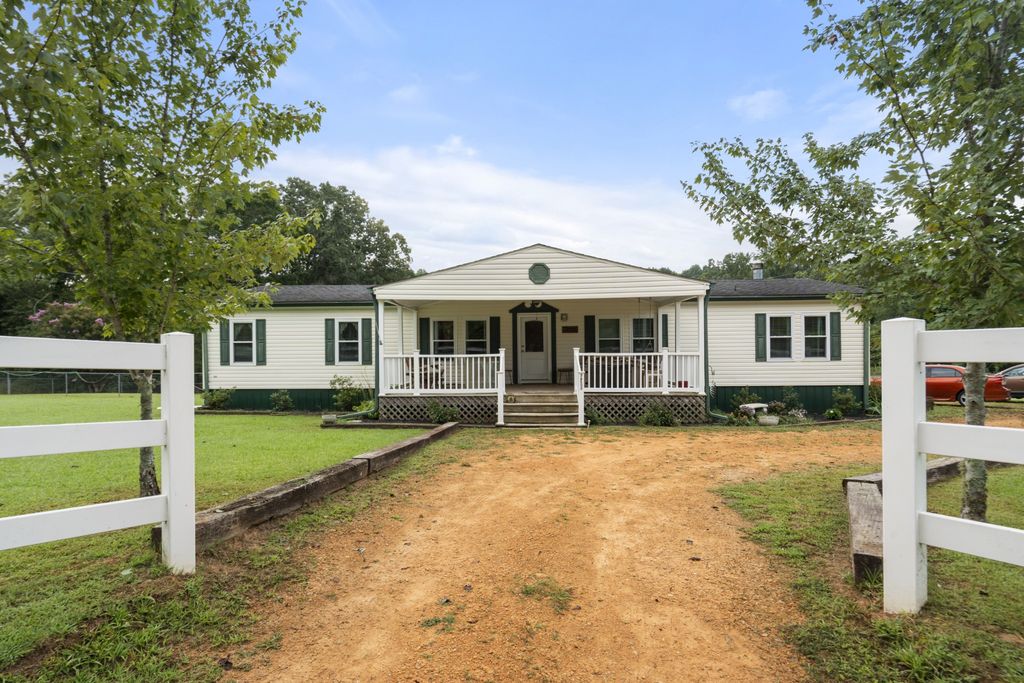 6560 Piney River Rd, Bon Aqua, TN 37025